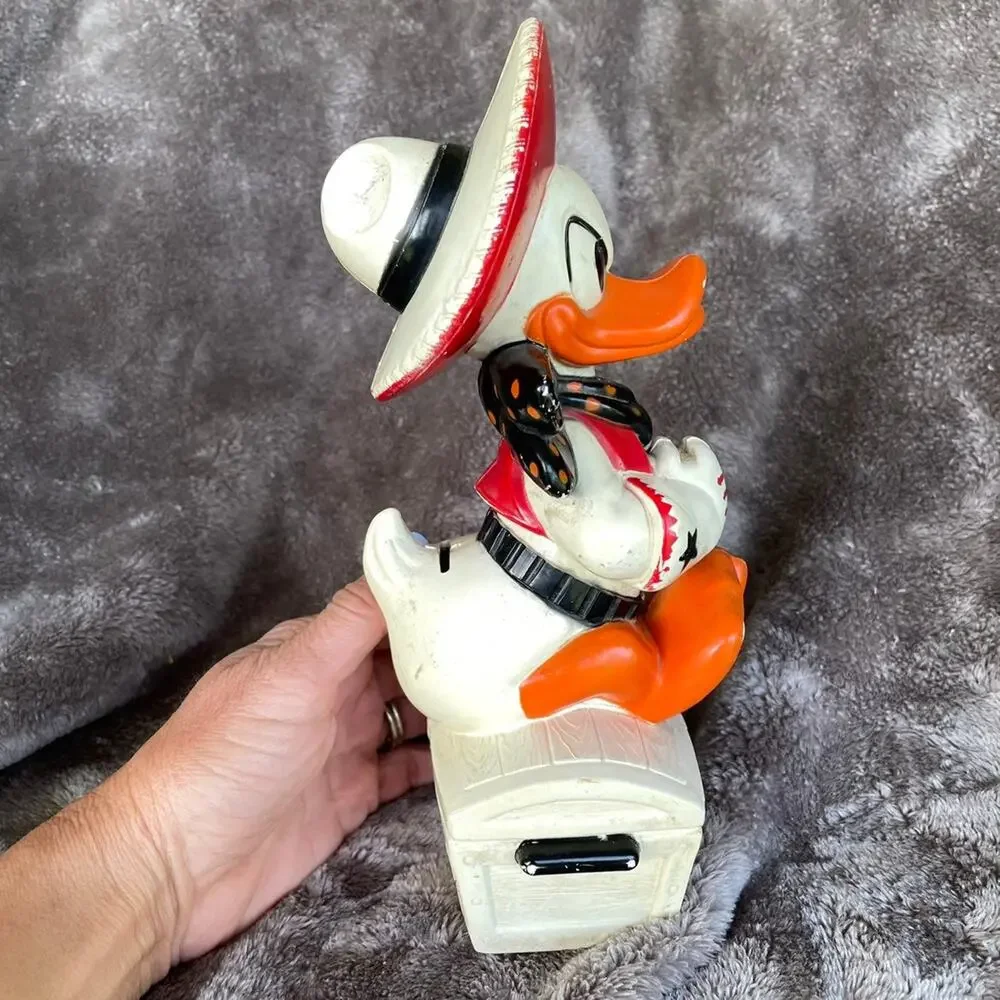 Vintage Knickerbocker Disney Donald Duck Cowboy Bank Western Sheriff Coin READ
